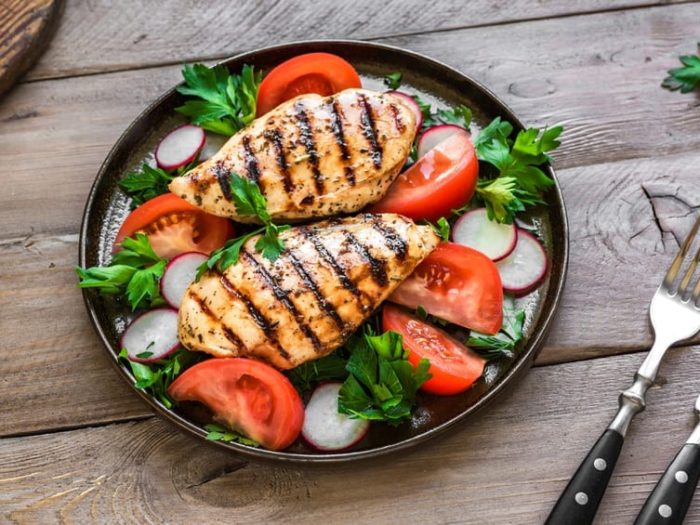 Chicken and salad is an easy keto lunch recipe