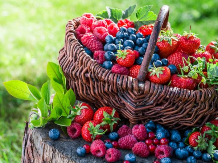 Berries are a keto-friendly fruit